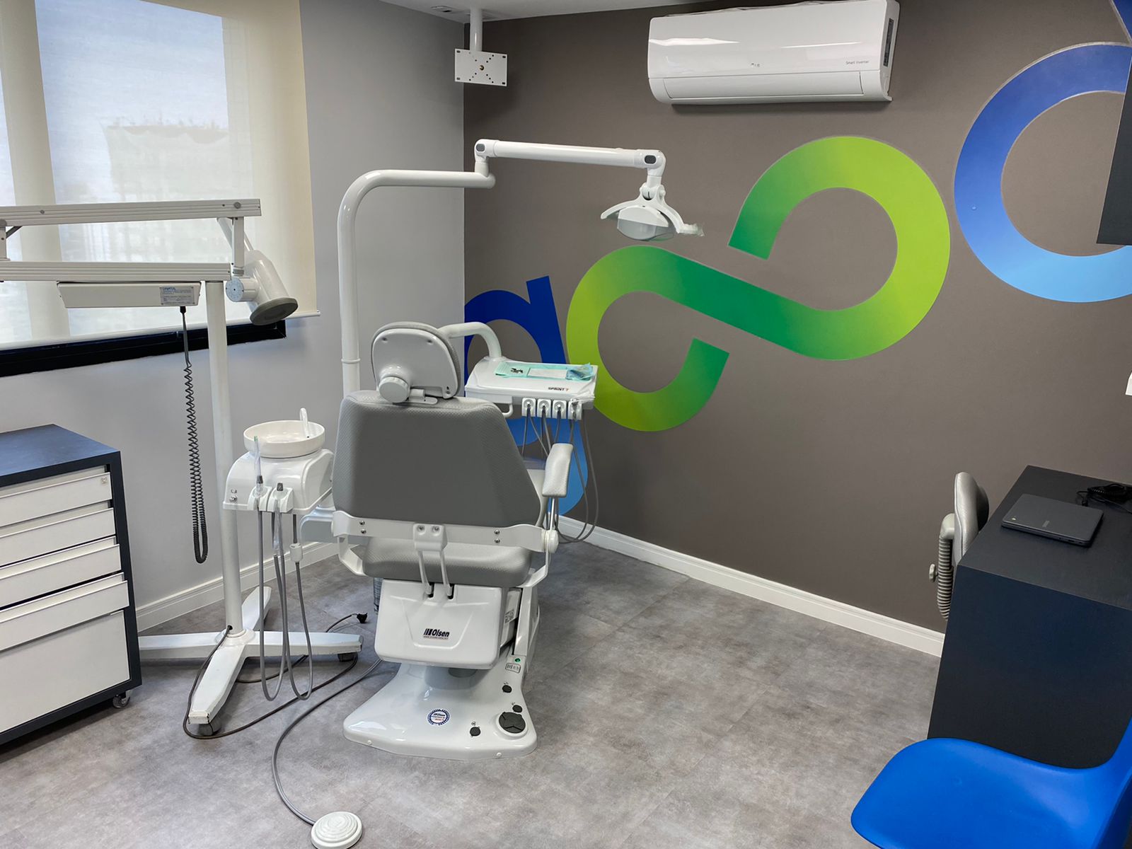 Ambiente moderno da clínica Good Implantes